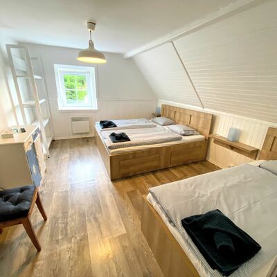 Třílůžkový pokoj 1